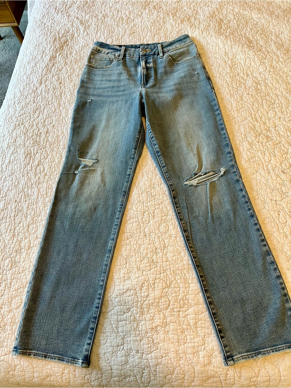 Express Women's Straight-Leg Distressed Jeans - Light Blue Denim